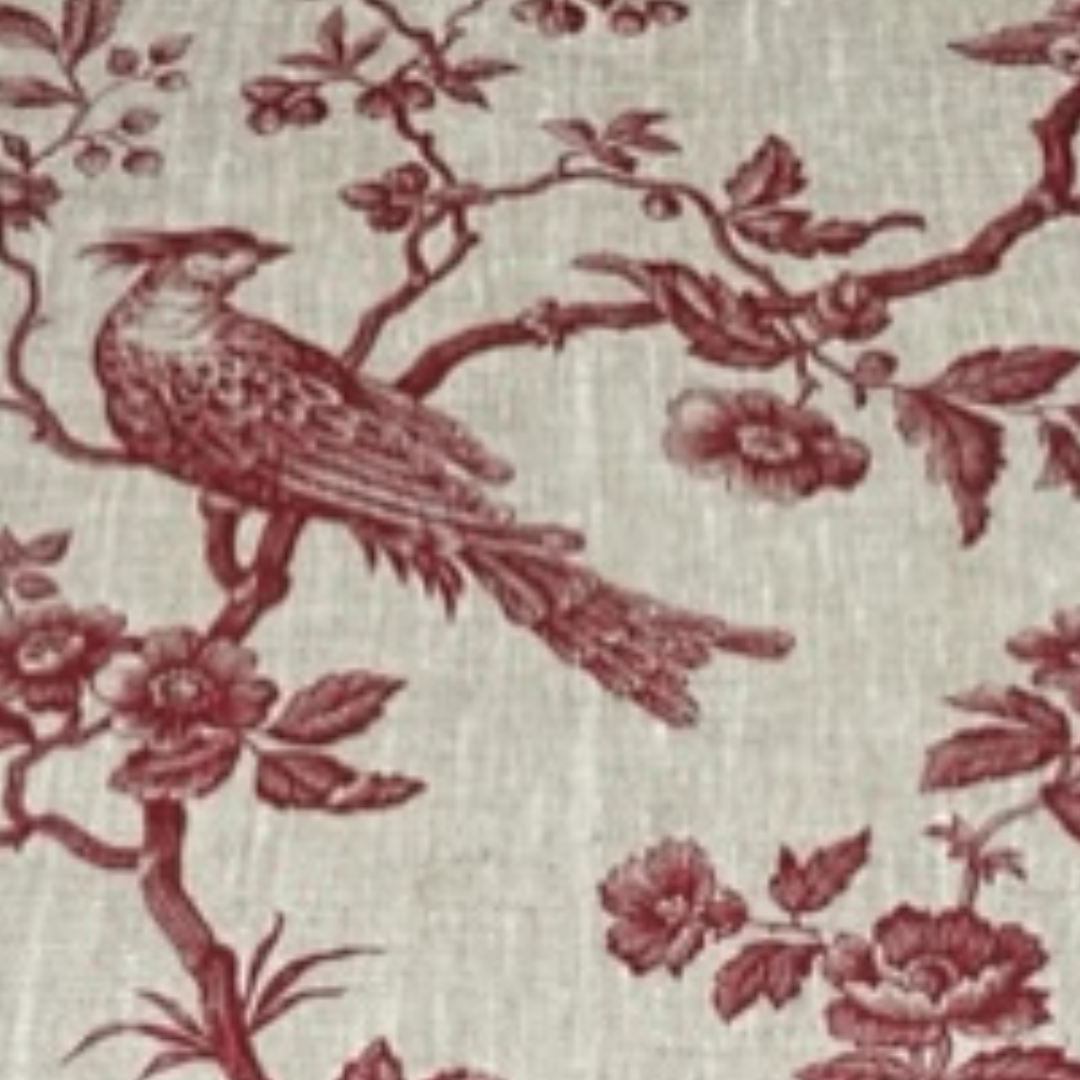 Roter Vogel im Baum